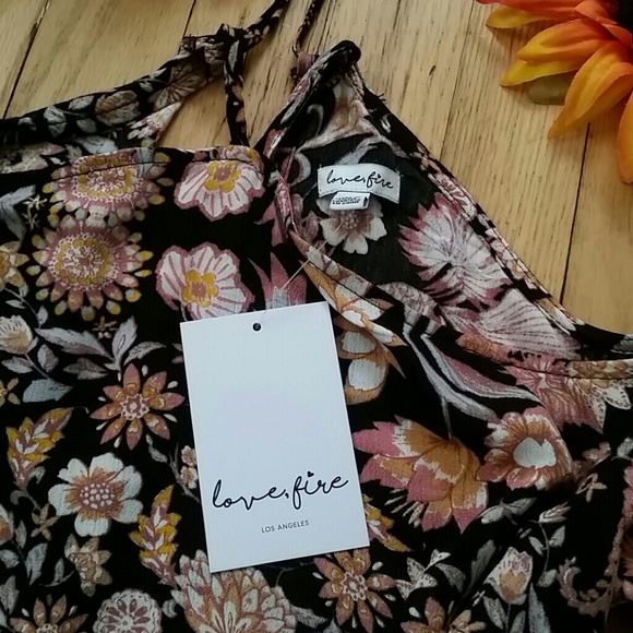 💐Nwt cold shoulder bell sleeve top💐 - Picture 3 of 5